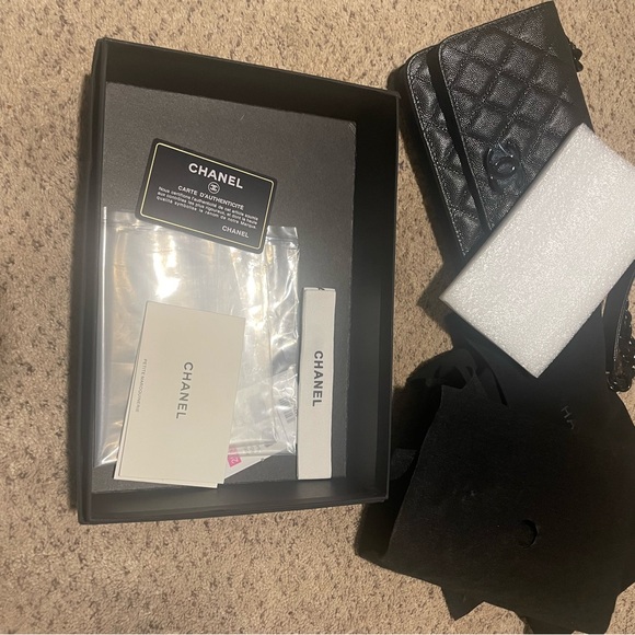 CHANEL Caviar Quilted Wallet On Chain - Picture 8 of 11